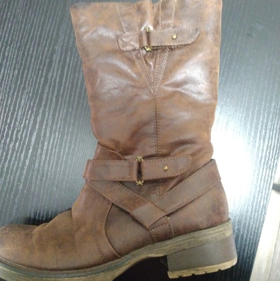 Boots - Picture 8 of 12